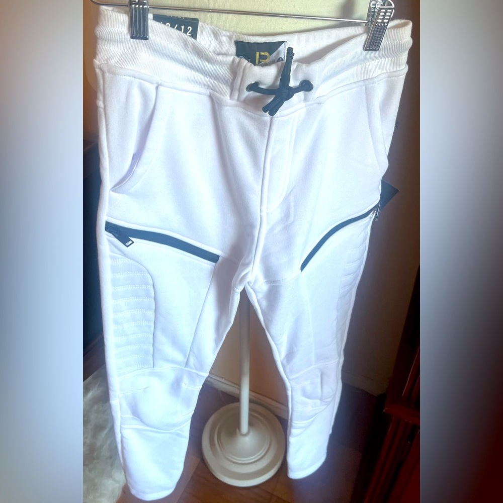 Cute New York City Scoop White jogging, Size 10/12 with three pockets